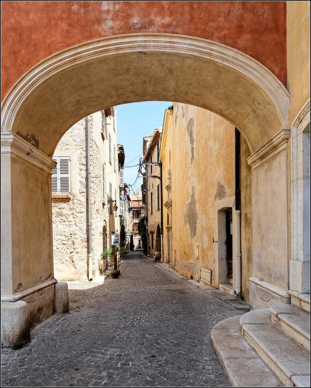 Les Remparts Location * Antibes
